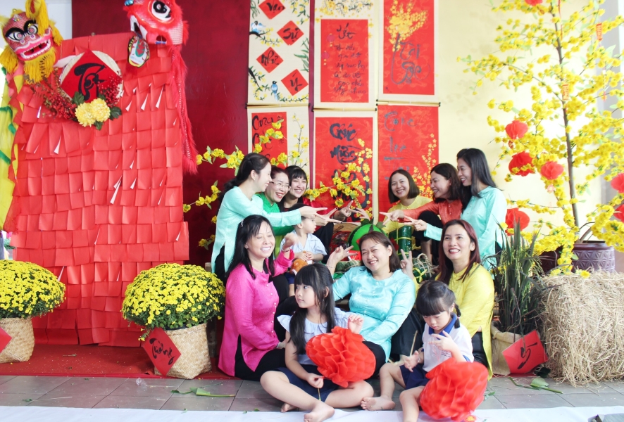 Making banh chung Tet 2025